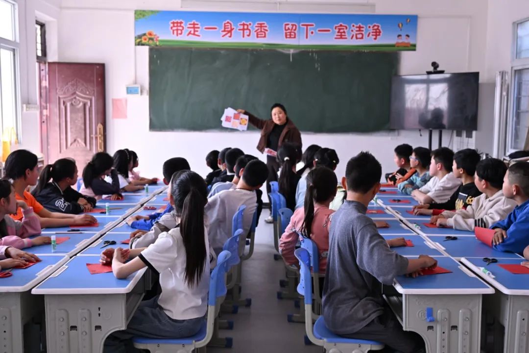 非遗剪纸进校园 传统文化润童心