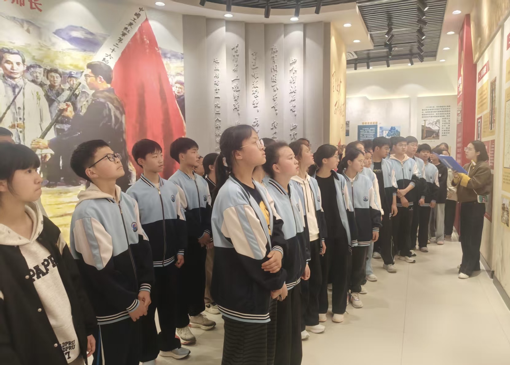 缅怀革命先烈 传承红色基因